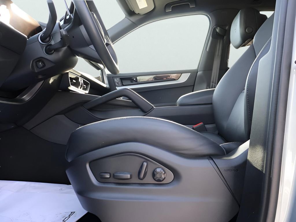 Certified 2026 Porsche Cayenne S AWD/4WD image 34