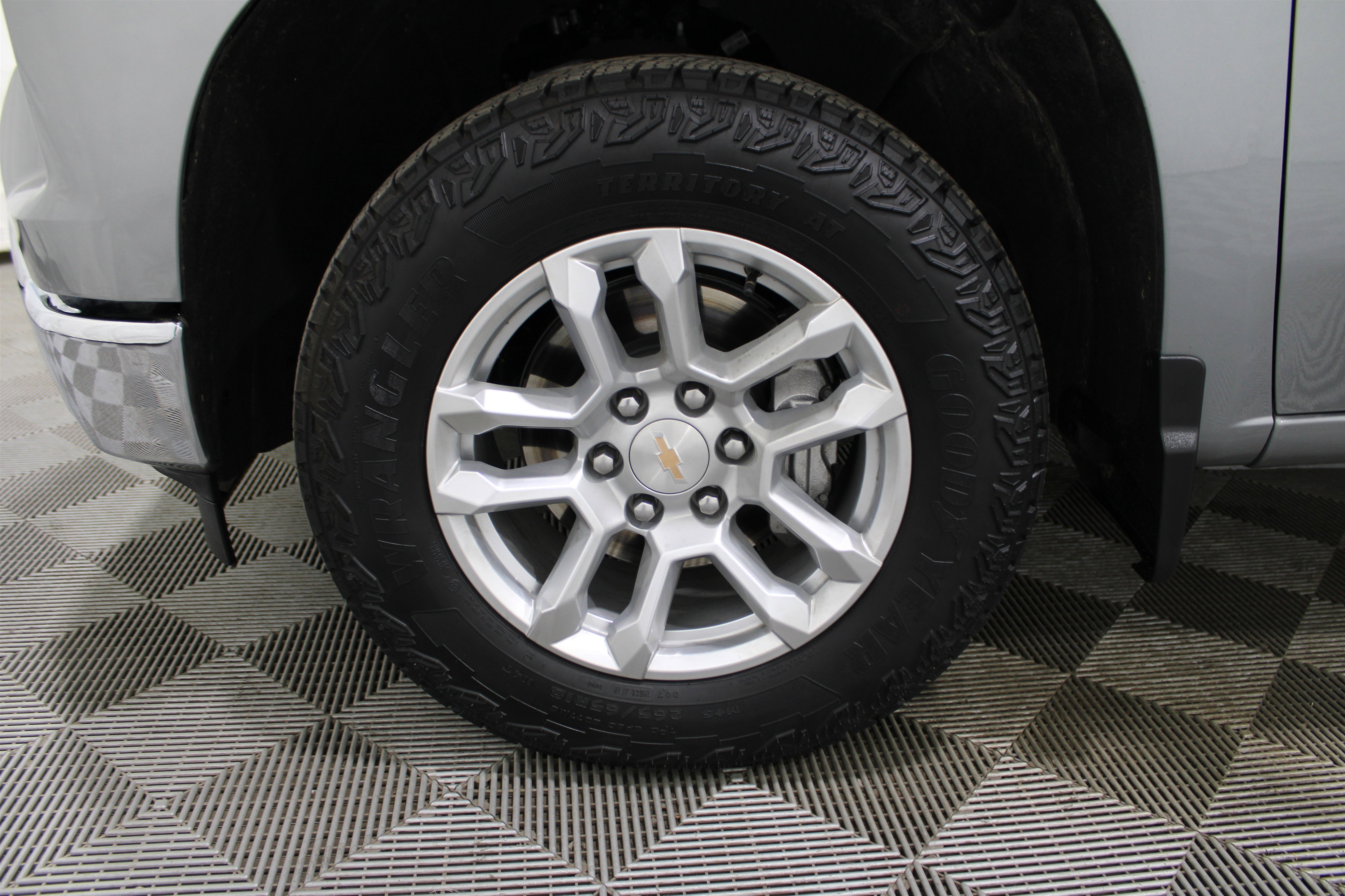 Used 2025 Chevrolet Silverado 1500 W/T w/ WT Value Package image 30