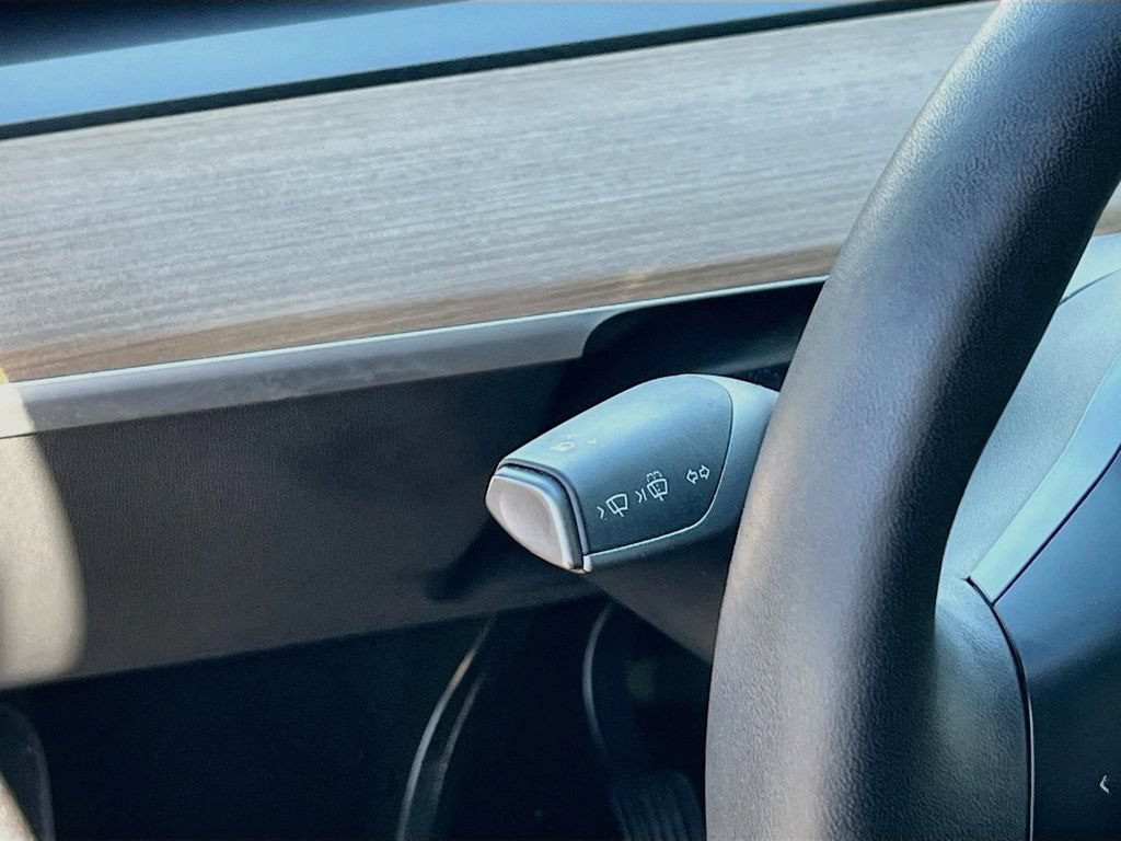 Used 2023 Tesla Model Y Long Range AWD/4WD image 10
