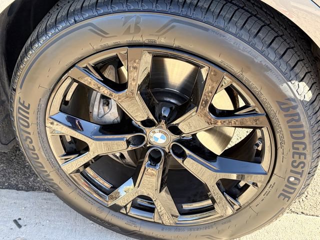 Used 2024 BMW X7 xDrive40i w/ Premium Package image 4