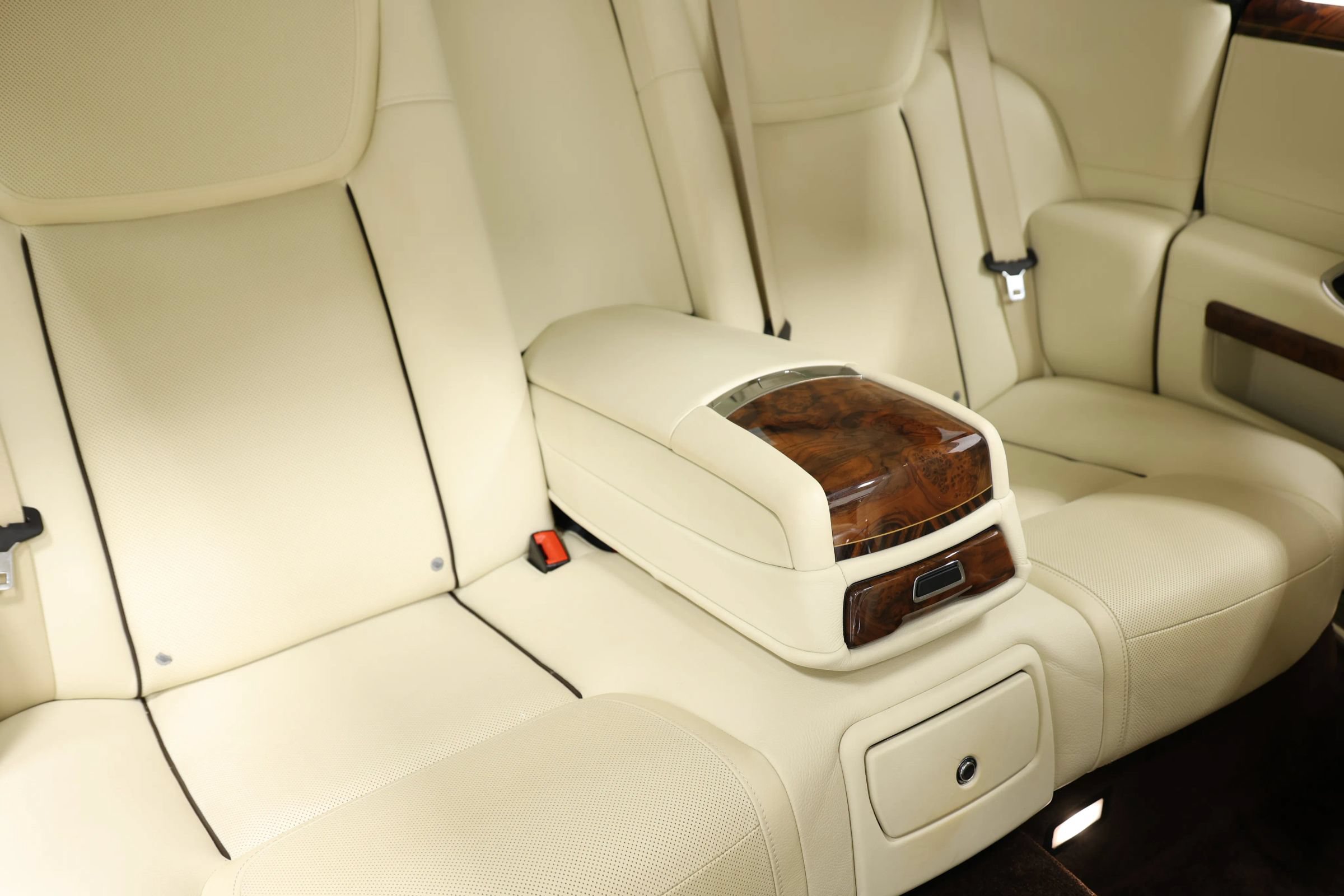 Used 2016 Rolls-Royce Ghost RWD image 90