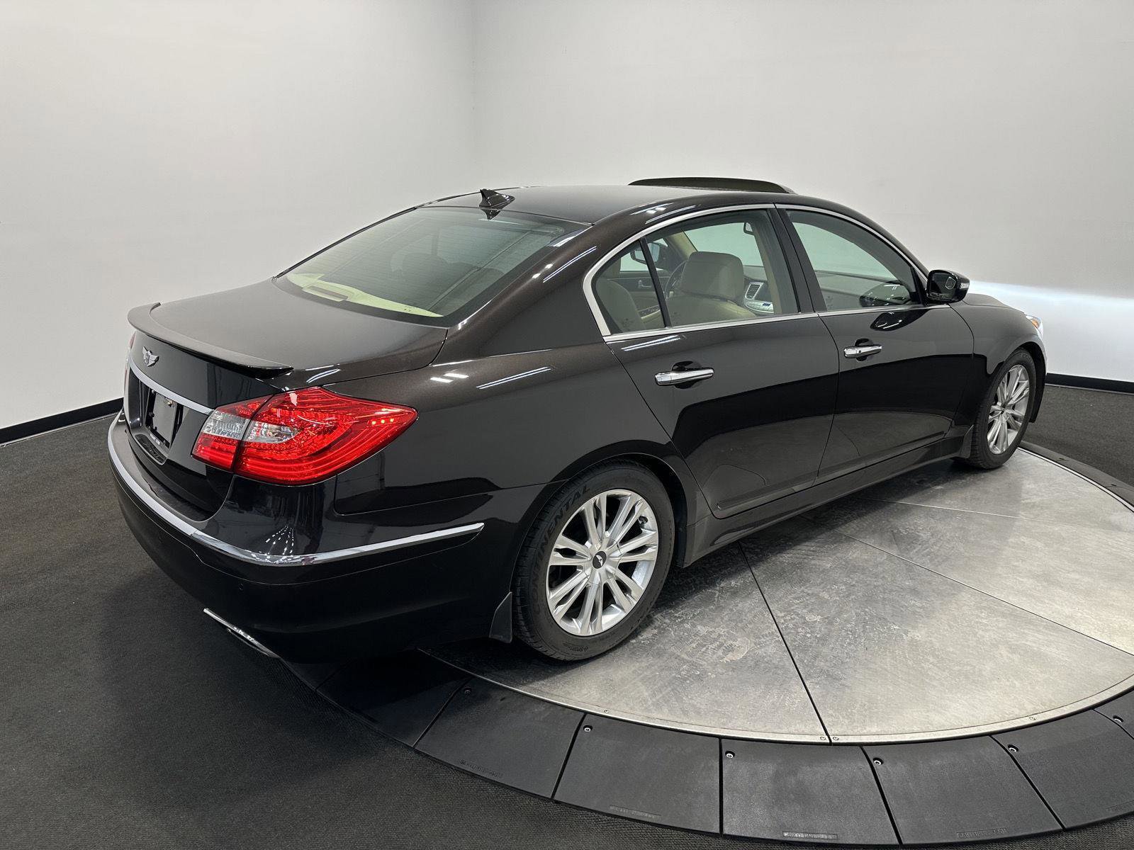 Used 2013 Hyundai Genesis 3.8 w/ Technology Pkg image 7