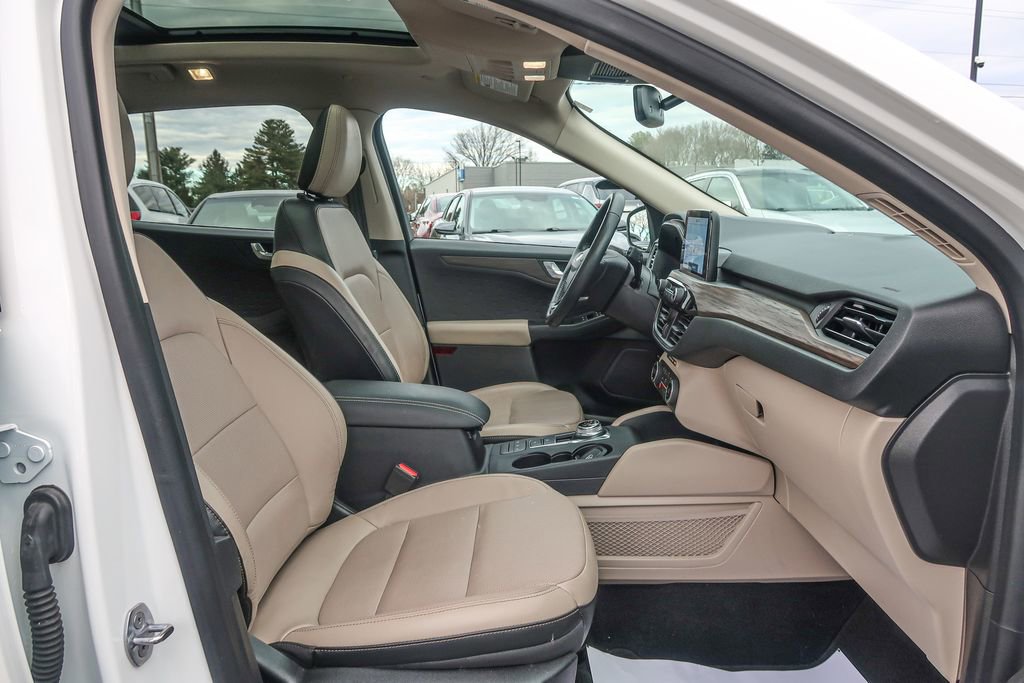 Used 2020 Ford Escape Titanium w/ Titanium Premium Package 2.0 image 21