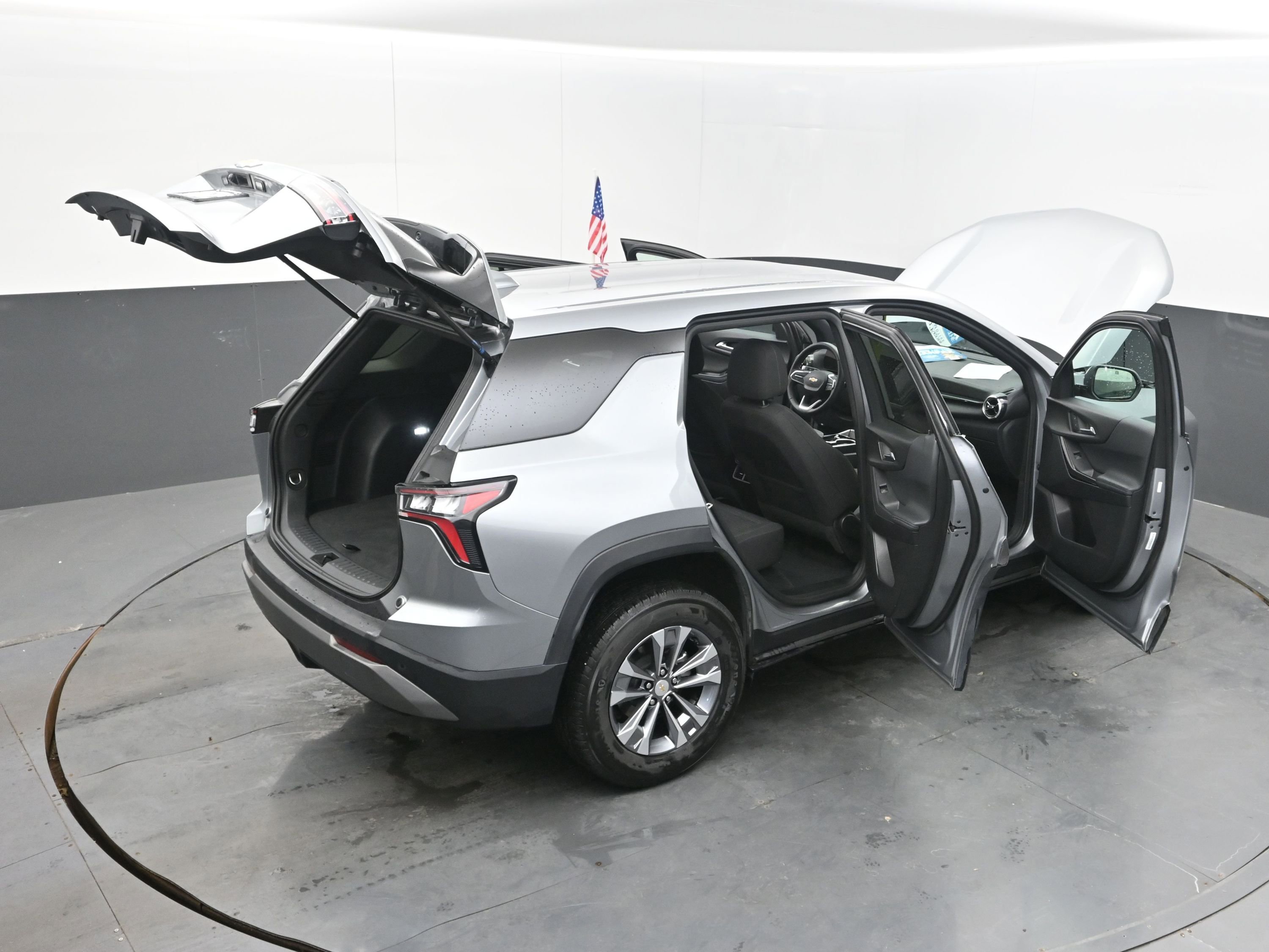 Used 2025 Chevrolet Equinox LT FWD image 46