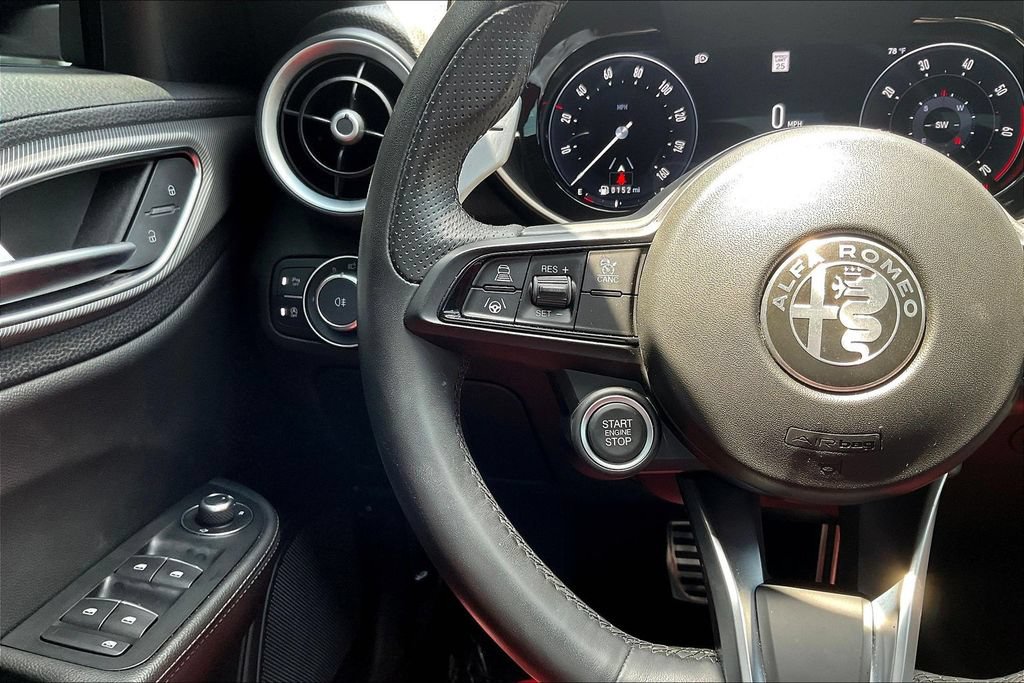 Used 2024 Alfa Romeo Giulia Veloce RWD image 11