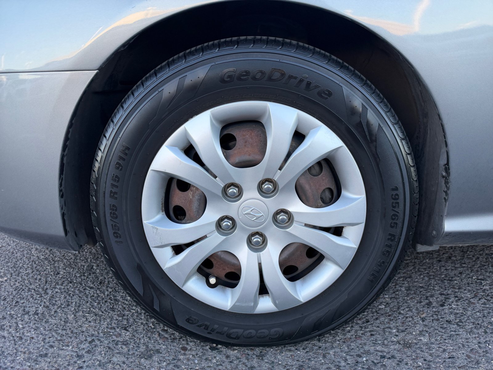 Used 2010 Hyundai Elantra GLS FWD image 26