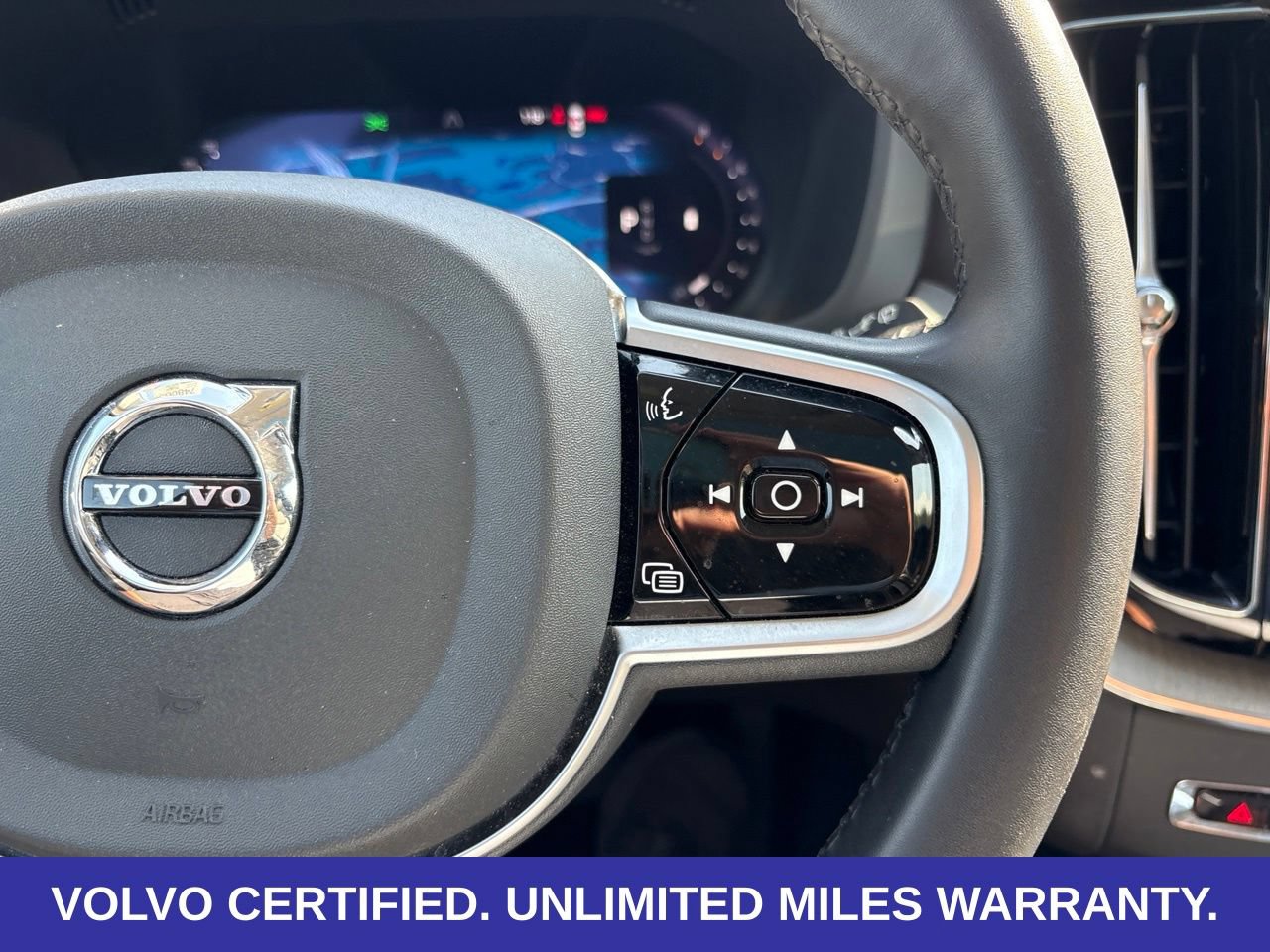 Certified 2025 Volvo XC60 B5 Plus AWD/4WD image 23