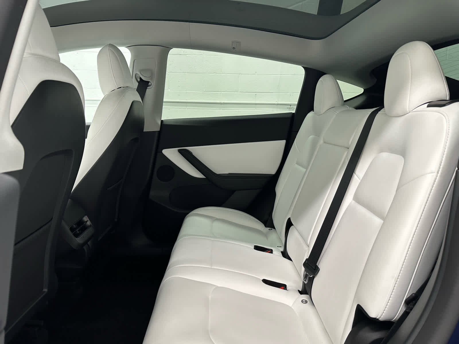 Used 2022 Tesla Model Y Long Range image 14