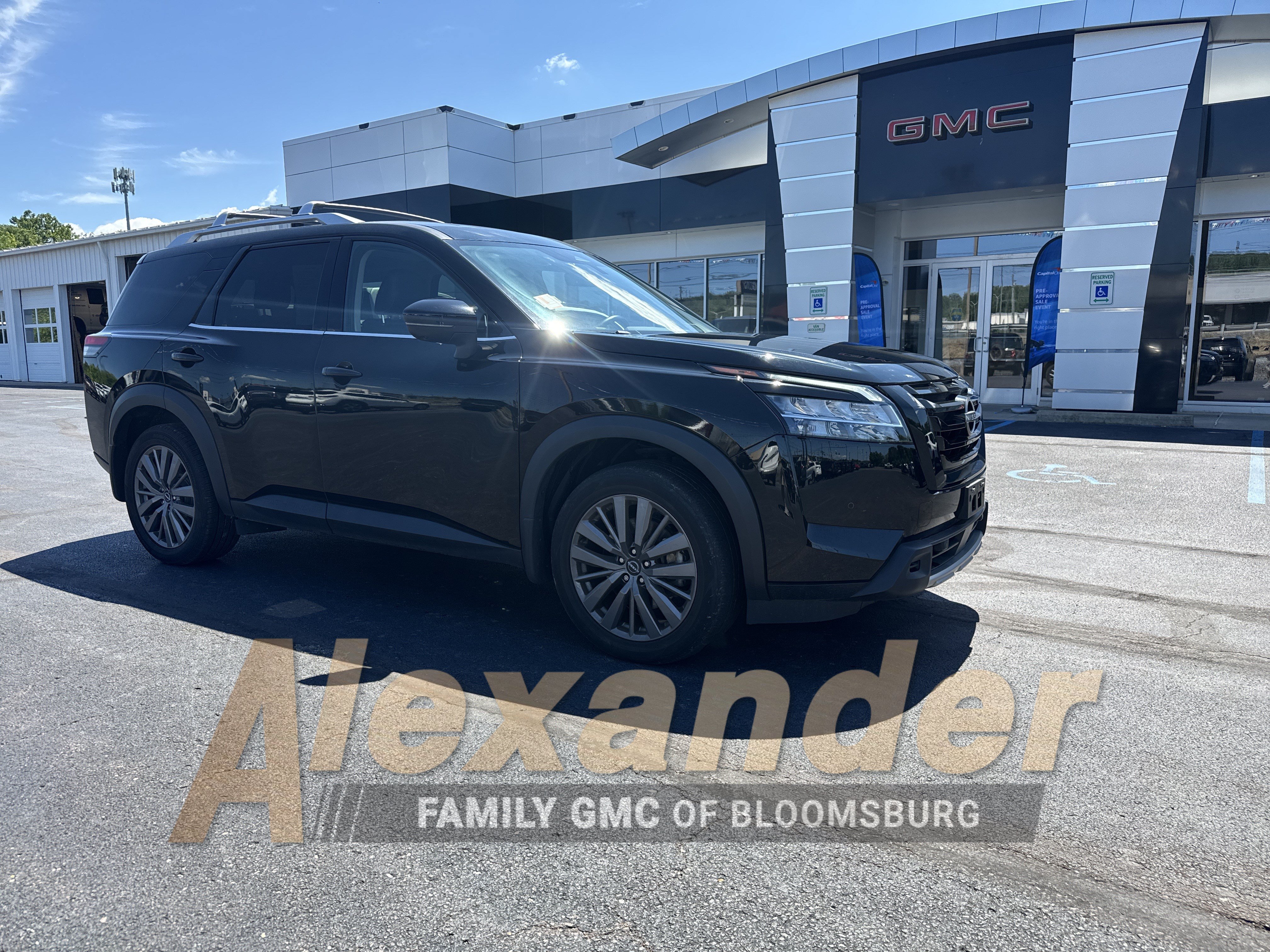 Used 2023 Nissan Pathfinder SL w/ SL Premium Package