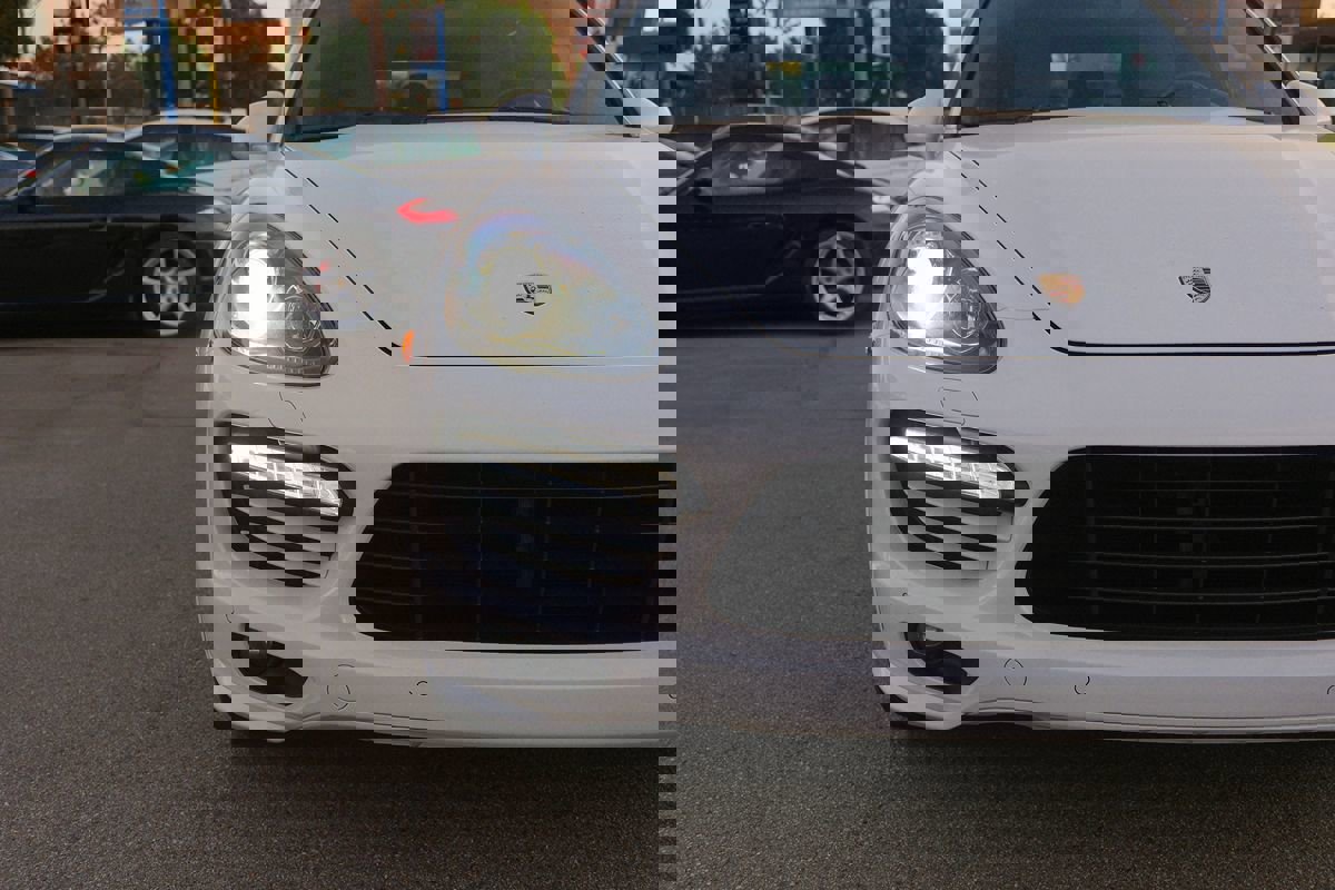 Used 2014 Porsche Cayenne GTS image 42