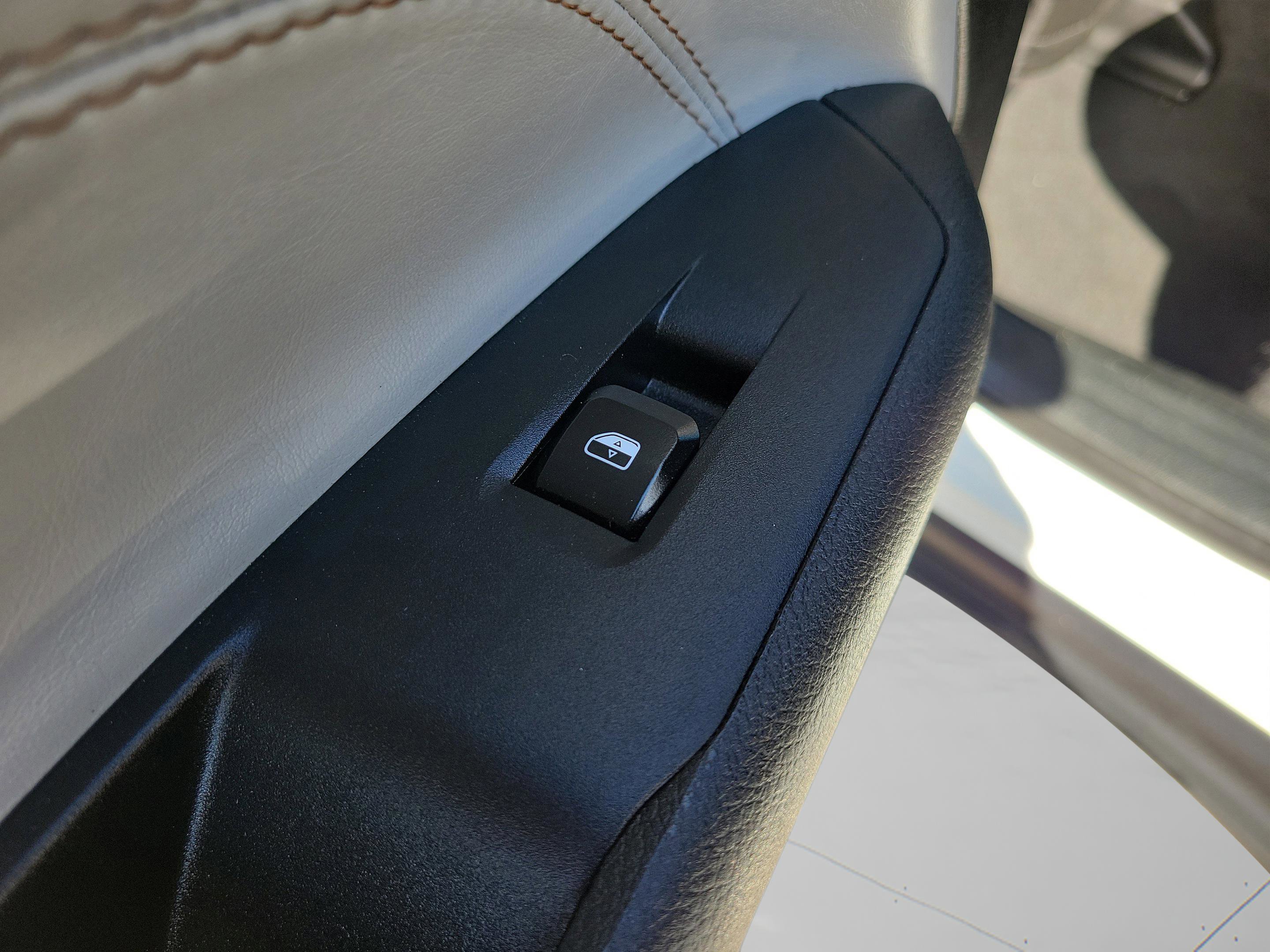 Used 2024 Jeep Compass Limited image 26