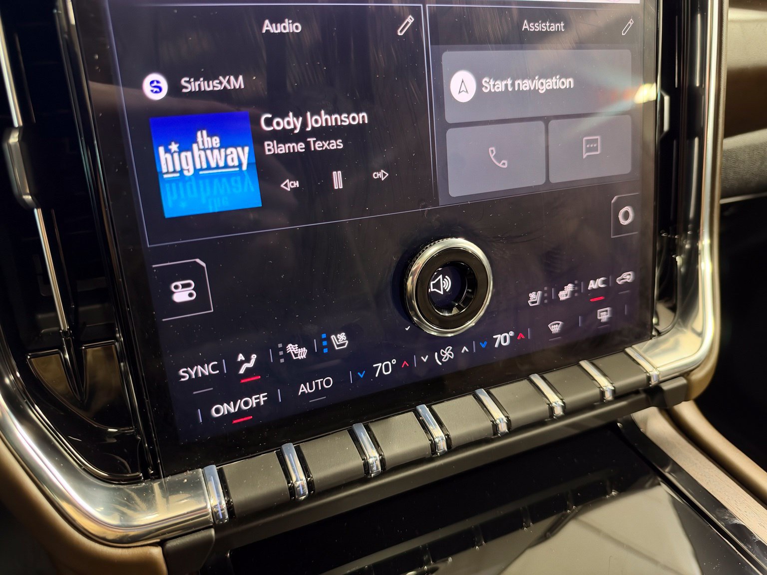 Used 2026 GMC Yukon XL Denali Ultimate w/ LPO, Illumination Package AWD/4WD image 29