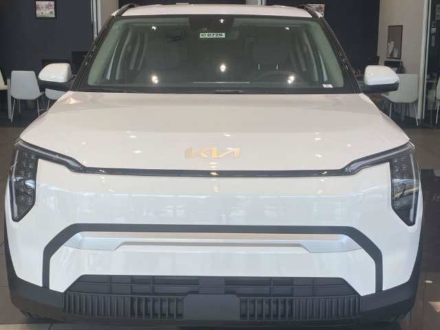 New 2027 Kia EV3 FWD image 8