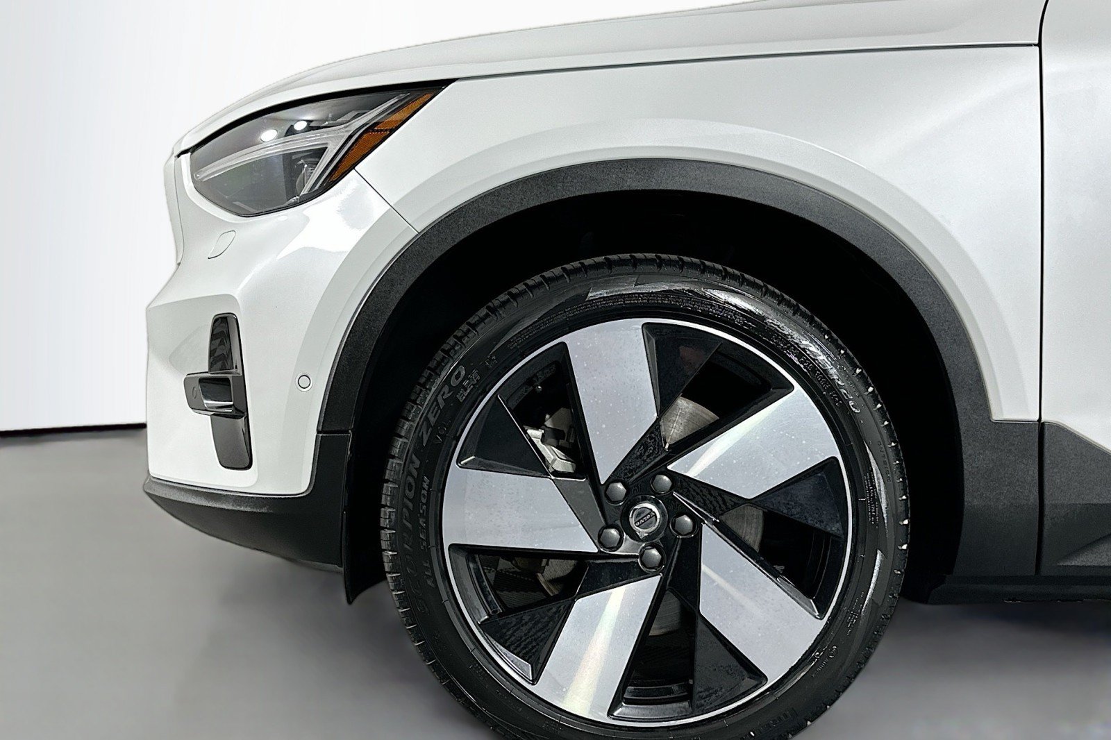 Used 2023 Volvo XC40 Recharge Ultimate w/ Protection Package Premier AWD/4WD image 12