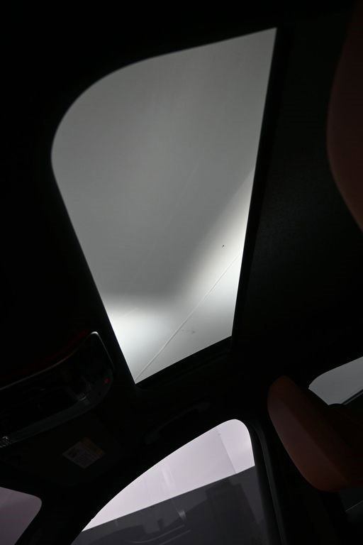 Used 2025 Mercedes-Benz GLC 350e 4MATIC image 22