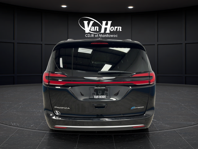 Used 2023 Chrysler Pacifica Pinnacle FWD image 6