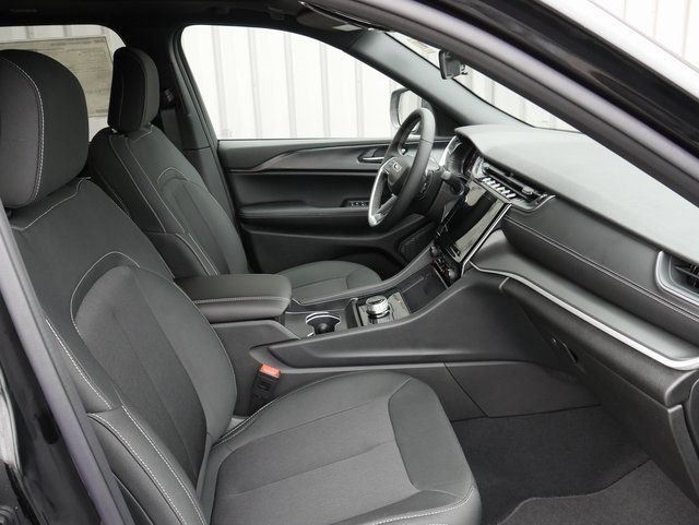 New 2025 Jeep Grand Cherokee Laredo X w/ Luxury Tech Group I image 27