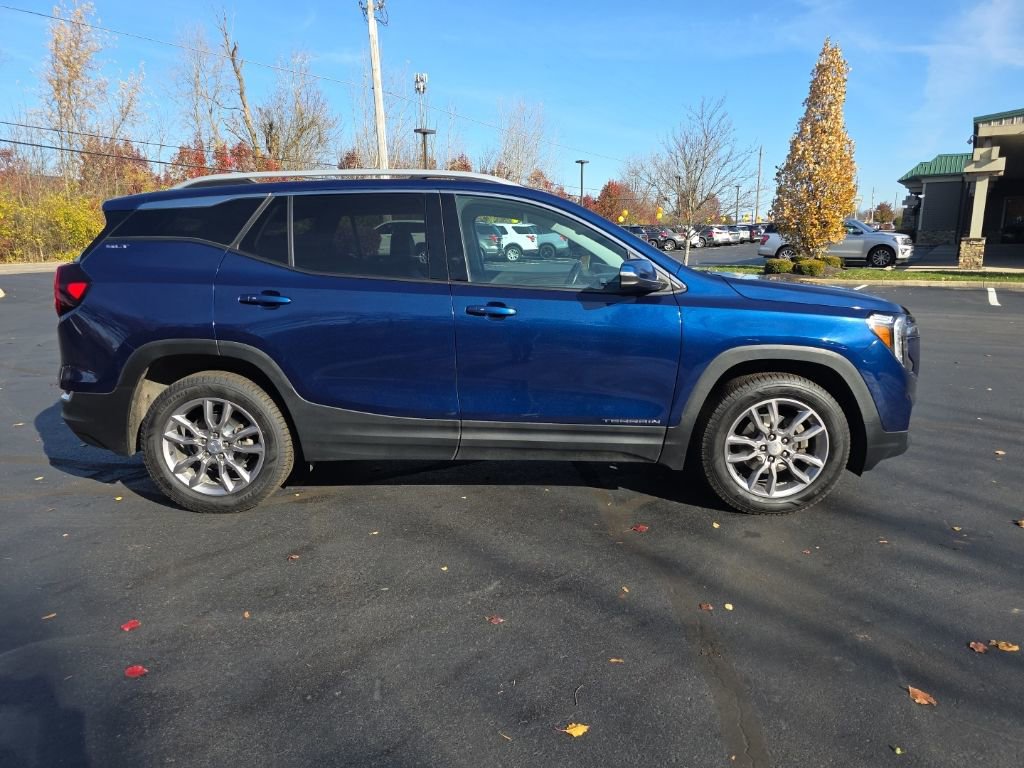 Used 2022 GMC Terrain SLT image 11