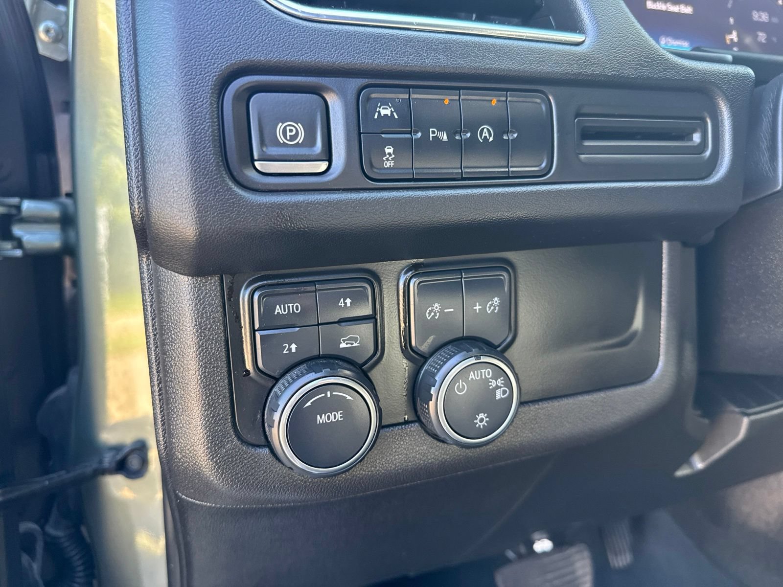 Used 2024 Chevrolet Tahoe LT AWD/4WD image 26