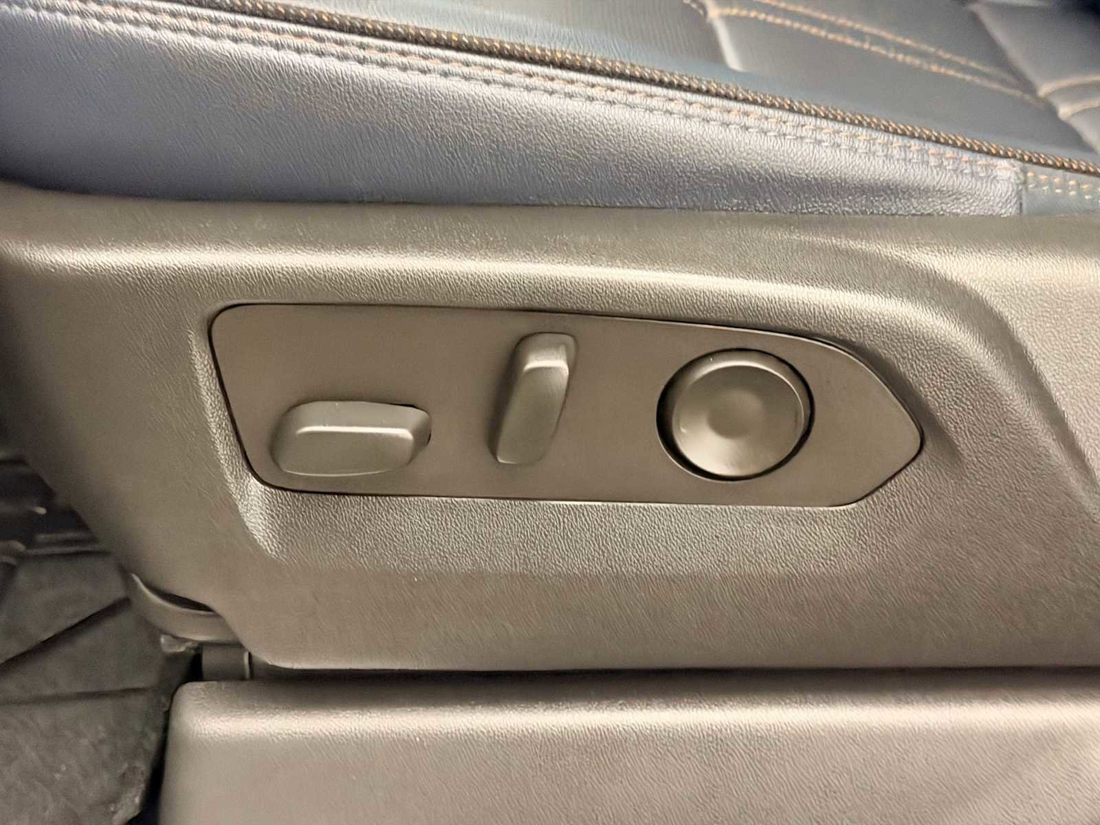 Used 2022 Chevrolet Silverado 1500 High Country image 16