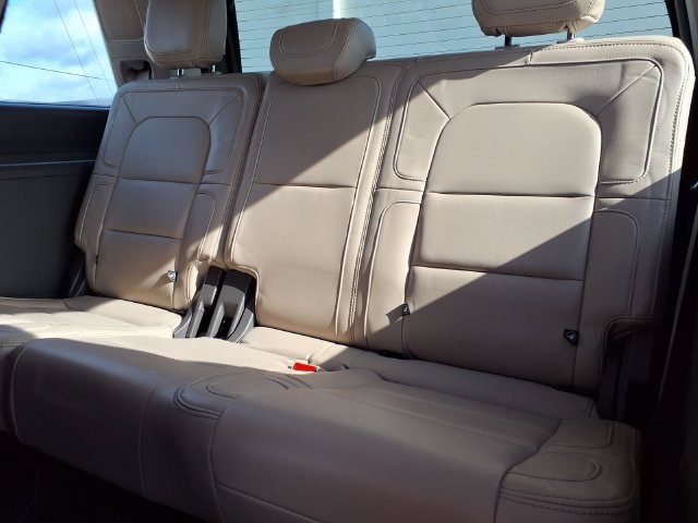Certified 2022 Lincoln Navigator Reserve AWD/4WD image 6