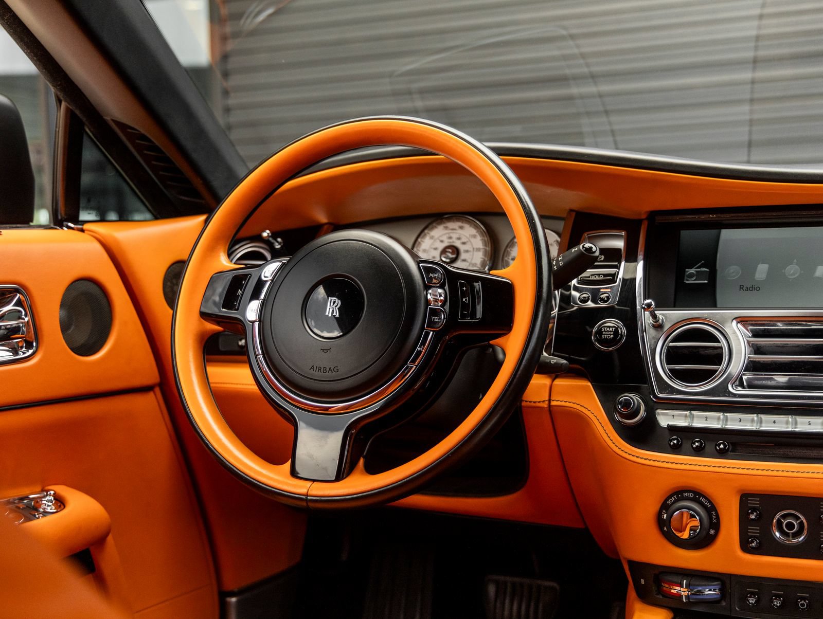 Used 2016 Rolls-Royce Dawn RWD image 39
