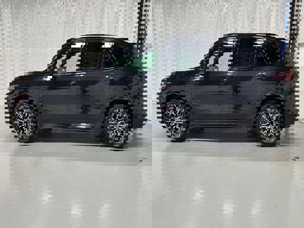 Used 2026 BMW X5 xDrive50e image 4