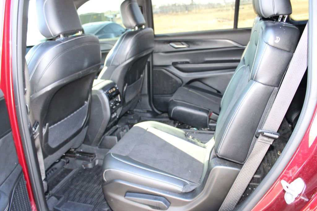 Used 2023 Jeep Grand Cherokee L Laredo image 35