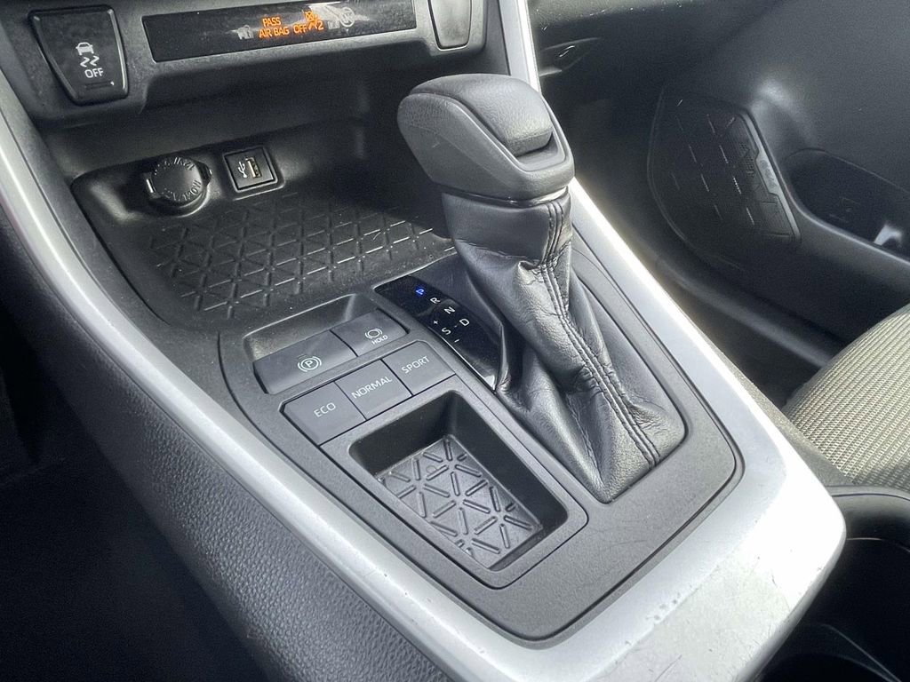 Used 2023 Toyota RAV4 LE FWD image 39