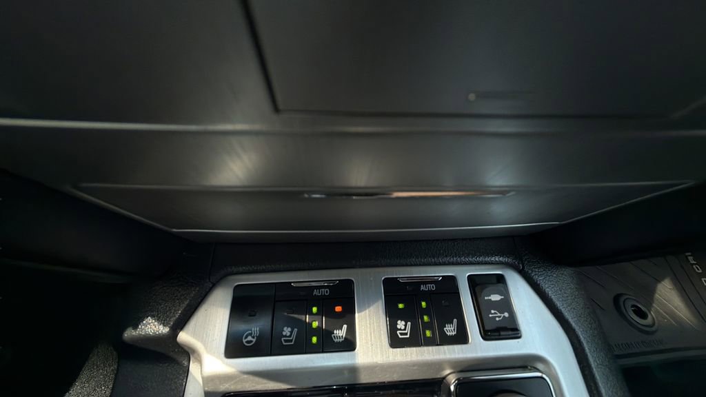 Used 2016 Toyota Land Cruiser w/ Four Season Floor Mat Package AWD/4WD image 28