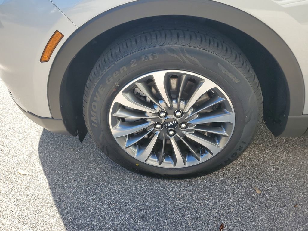 Used 2022 Lincoln Nautilus Reserve w/ Cargo Utility Package image 11