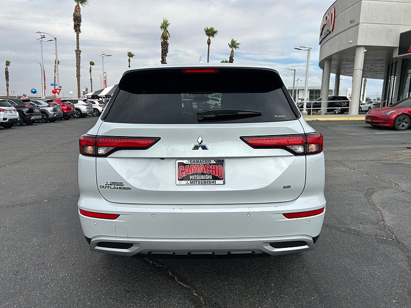 Used 2024 Mitsubishi Outlander AWD image 9