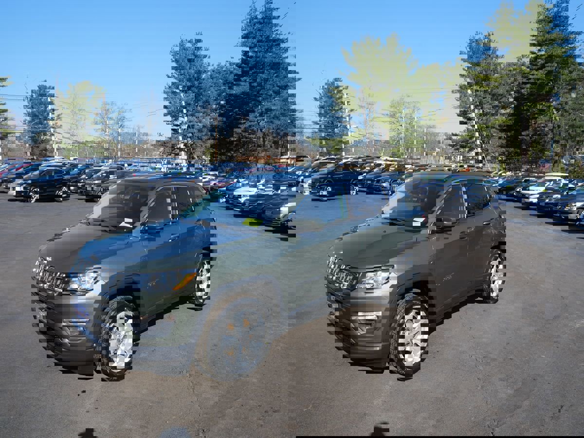 Used 2018 Jeep Compass Latitude w/ Cold Weather Group image 1