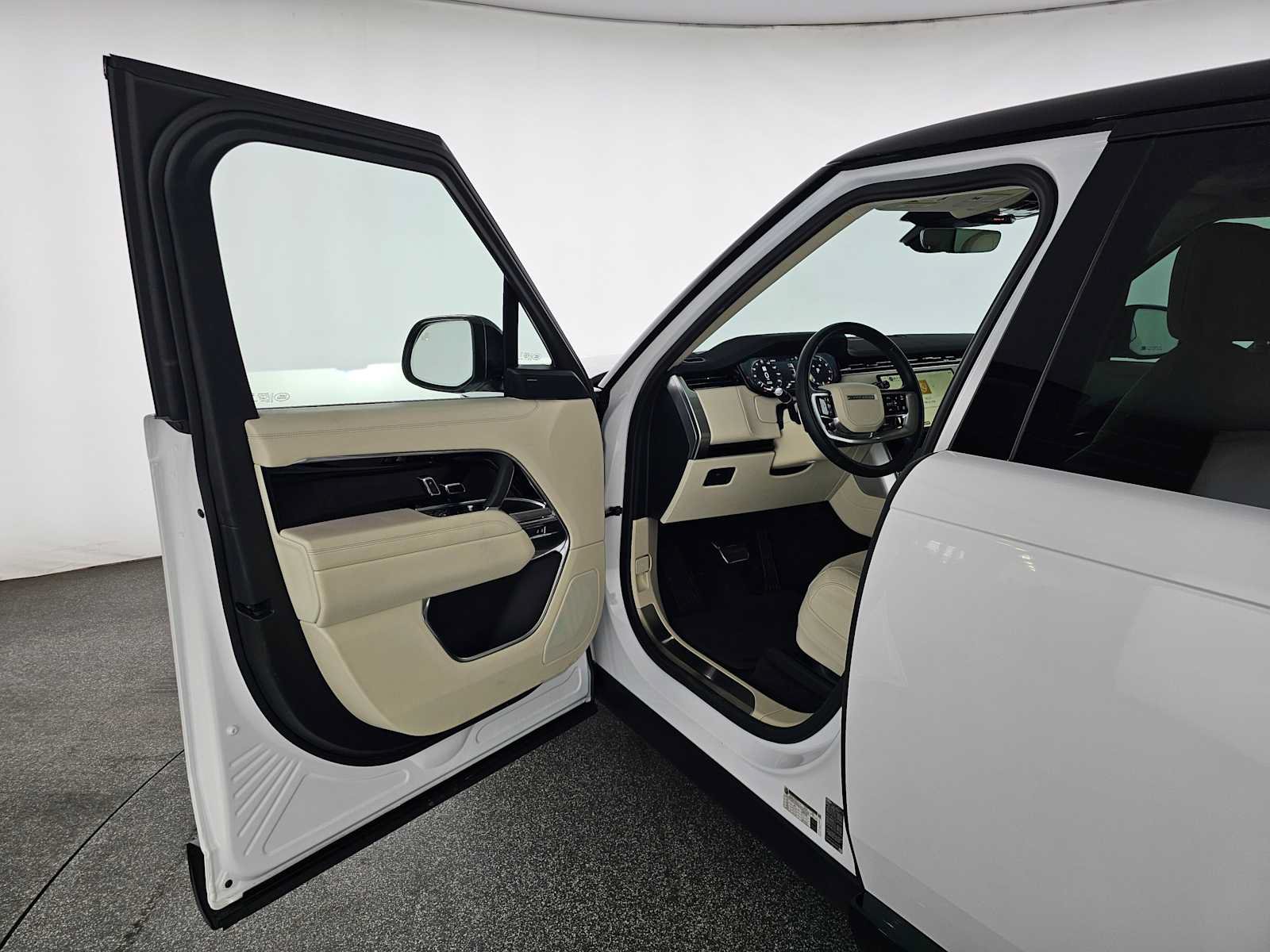 Used 2024 Land Rover Range Rover SE AWD/4WD image 19