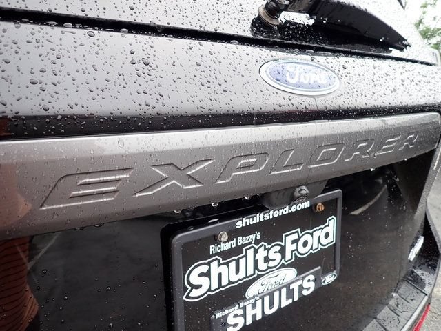 Certified 2024 Ford Explorer XLT w/ Equipment Group 202A AWD/4WD image 5