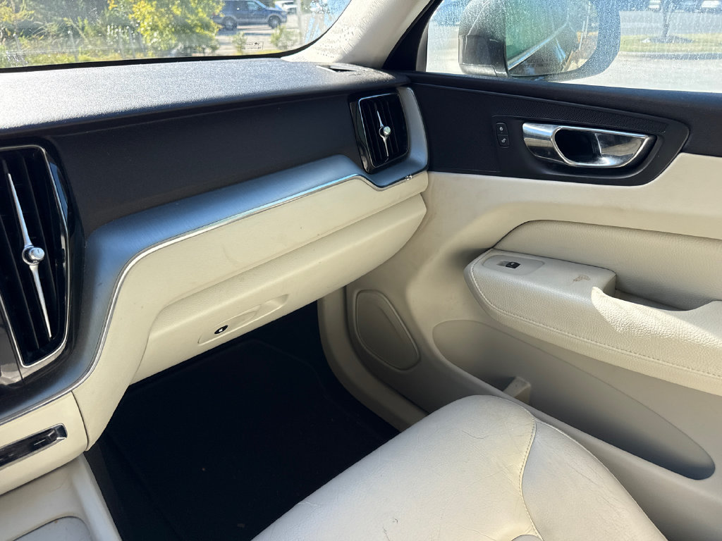 Used 2018 Volvo XC60 T6 Momentum w/ Advanced Package AWD/4WD image 17