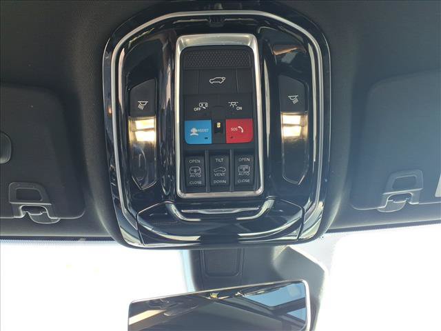 Used 2022 Jeep Grand Cherokee L Overland w/ Luxury Tech Group IV AWD/4WD image 32