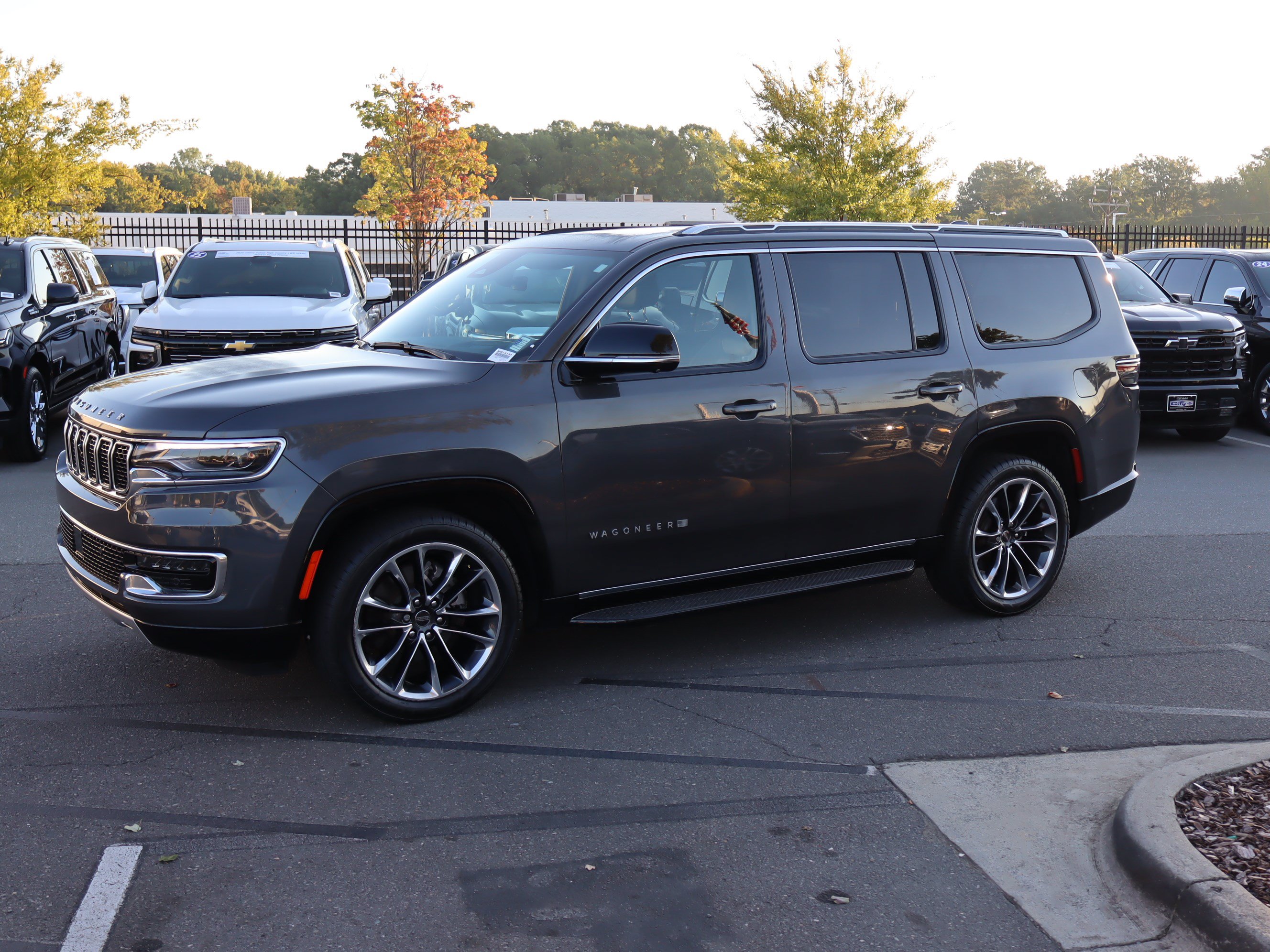 Used 2024 Jeep Wagoneer Series II w/ Convenience Group I AWD/4WD image 5