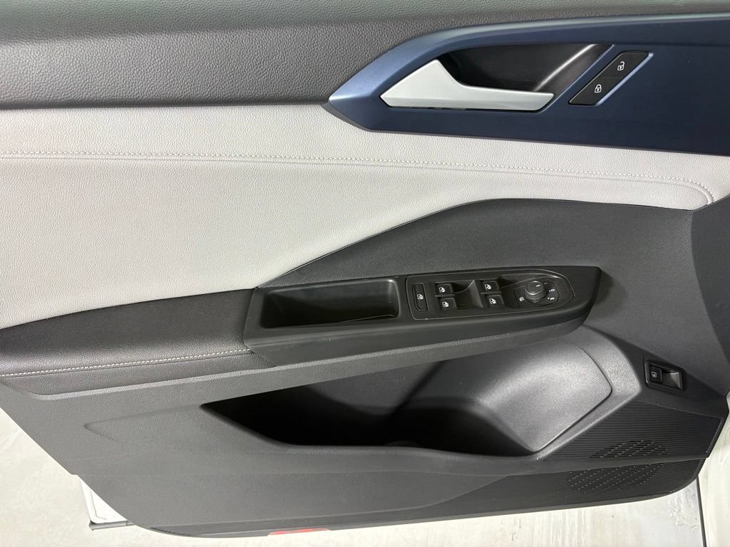 Used 2024 Volkswagen Taos SE FWD image 19