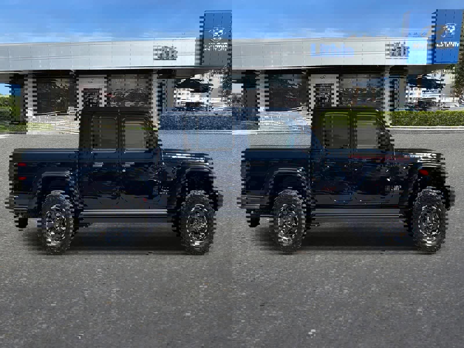 Used 2022 Jeep Gladiator Rubicon w/ LED Lighting Group image 9