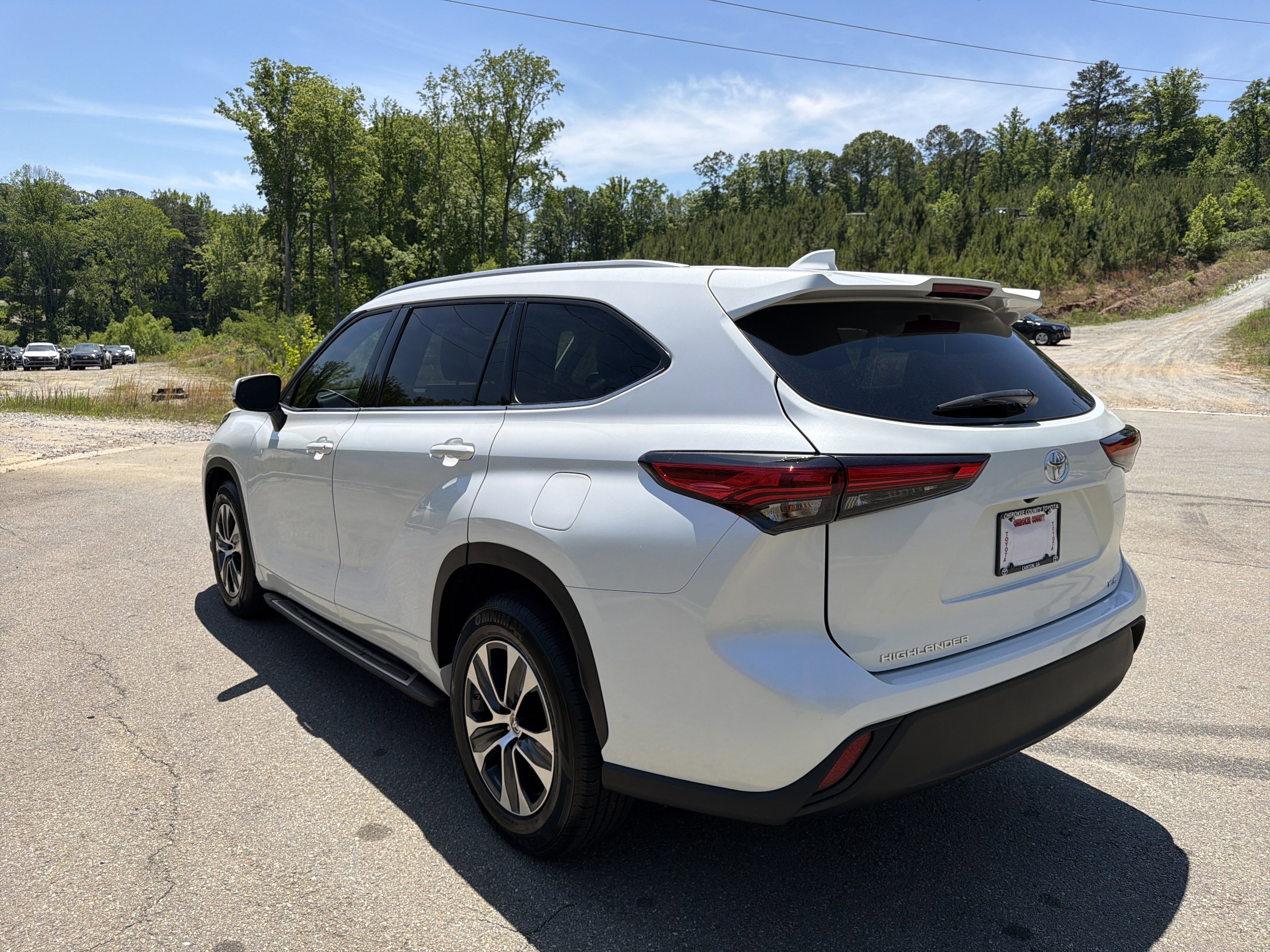 Used 2022 Toyota Highlander XLE FWD image 7