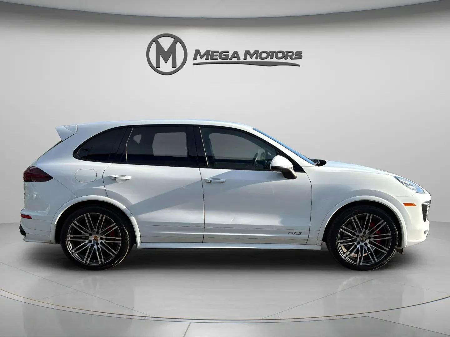 Used 2016 Porsche Cayenne GTS w/ Premium Package Plus image 9