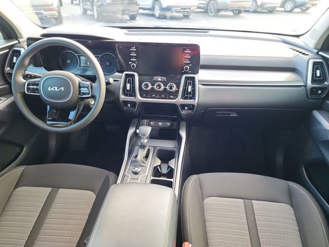 Used 2023 Kia Sorento LX image 16