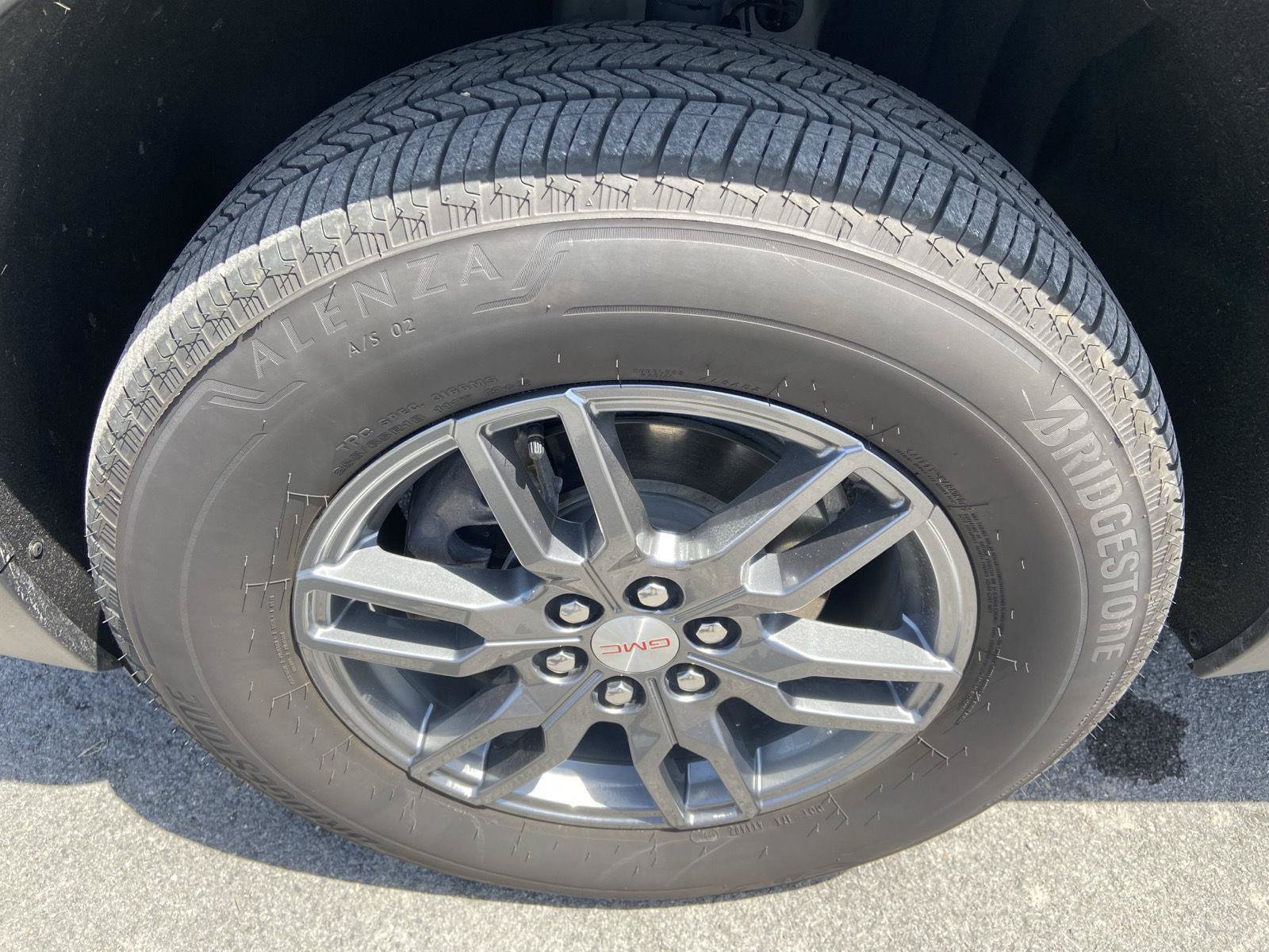 Used 2025 GMC Acadia Elevation AWD/4WD image 16