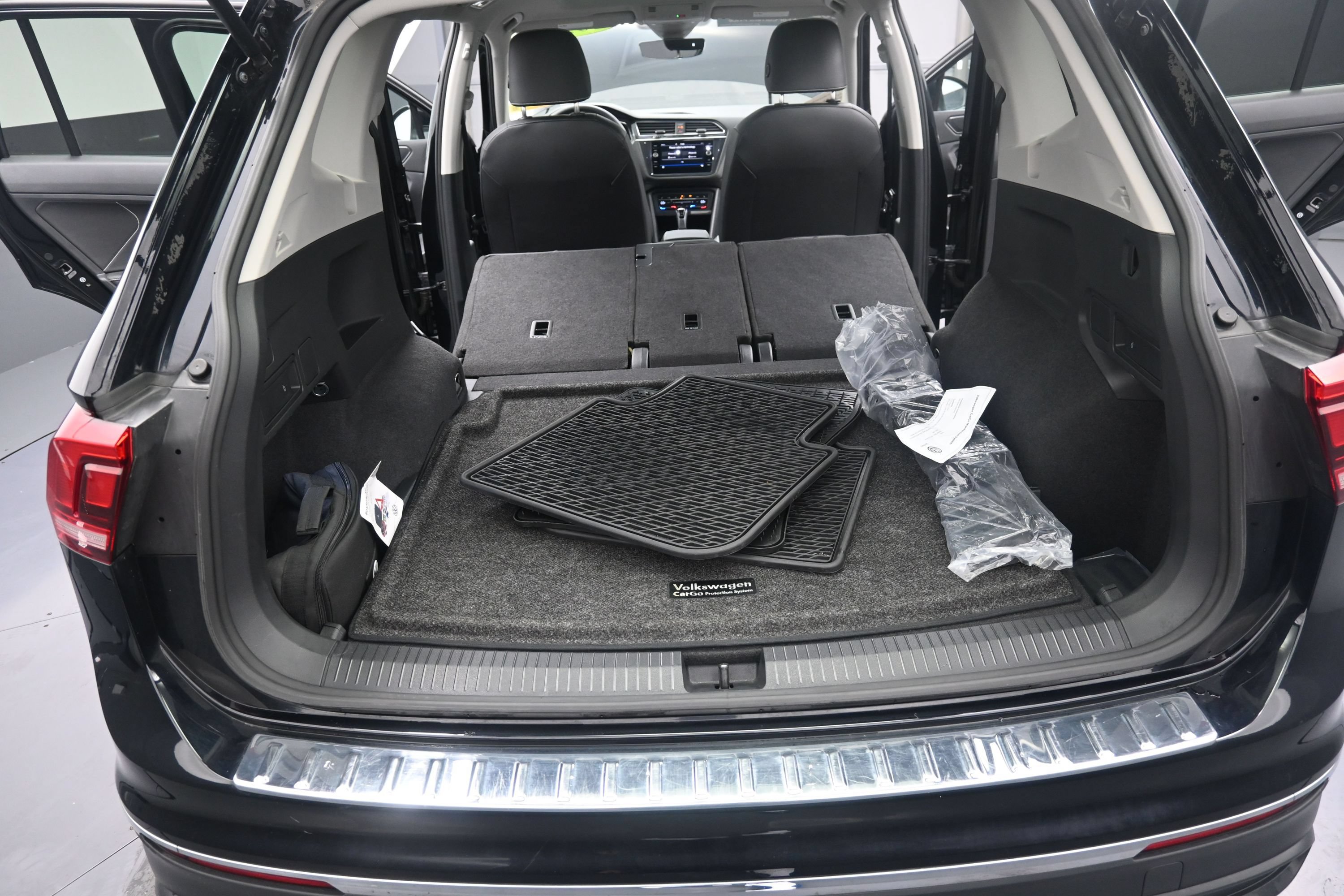 Used 2023 Volkswagen Tiguan SE w/ Panoramic Sunroof Package AWD/4WD image 40