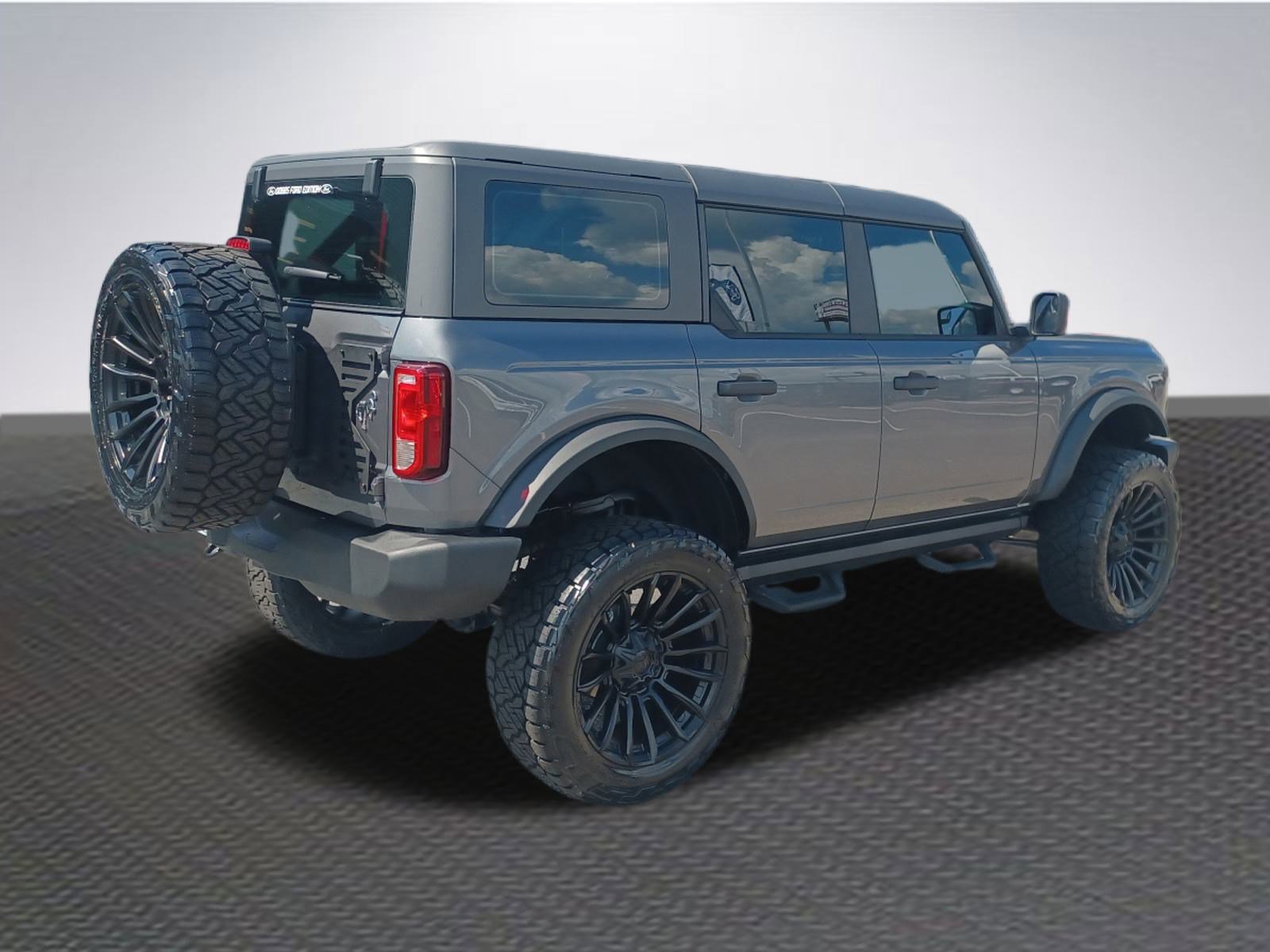 New 2025 Ford Bronco 4-Door image 4