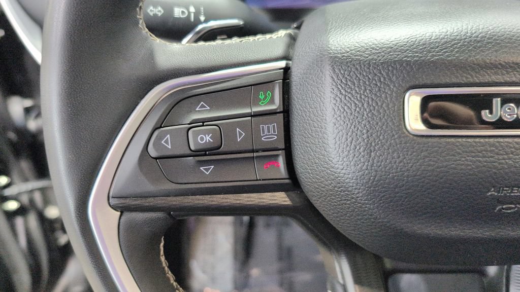 Used 2024 Jeep Grand Cherokee L Laredo AWD/4WD image 10