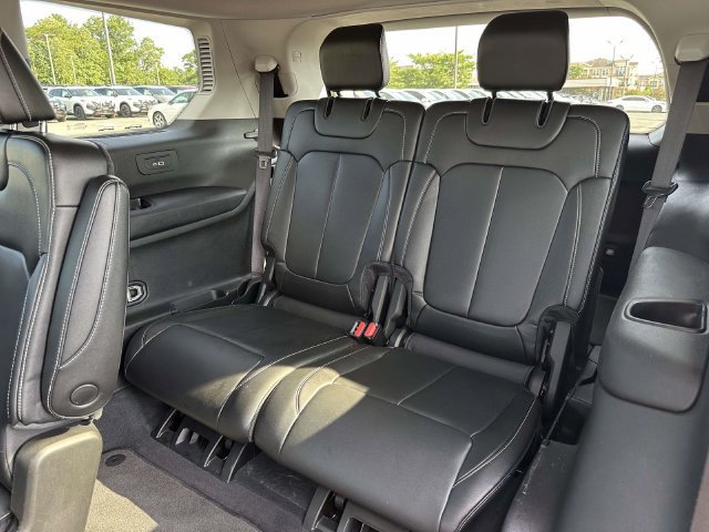 Used 2023 Jeep Grand Cherokee L Limited w/ Black Appearance Package AWD/4WD image 18