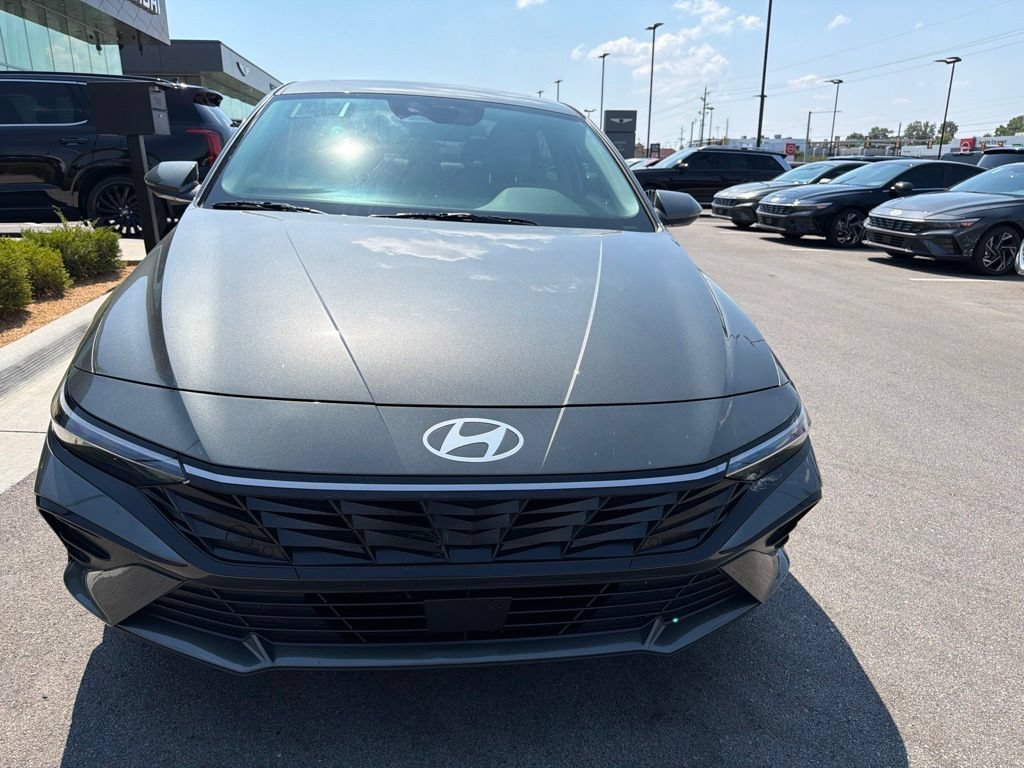 Certified 2026 Hyundai Elantra Limited FWD image 3