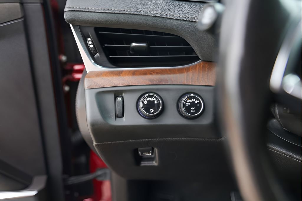 Used 2018 Cadillac Escalade ESV Premium Luxury AWD/4WD image 16
